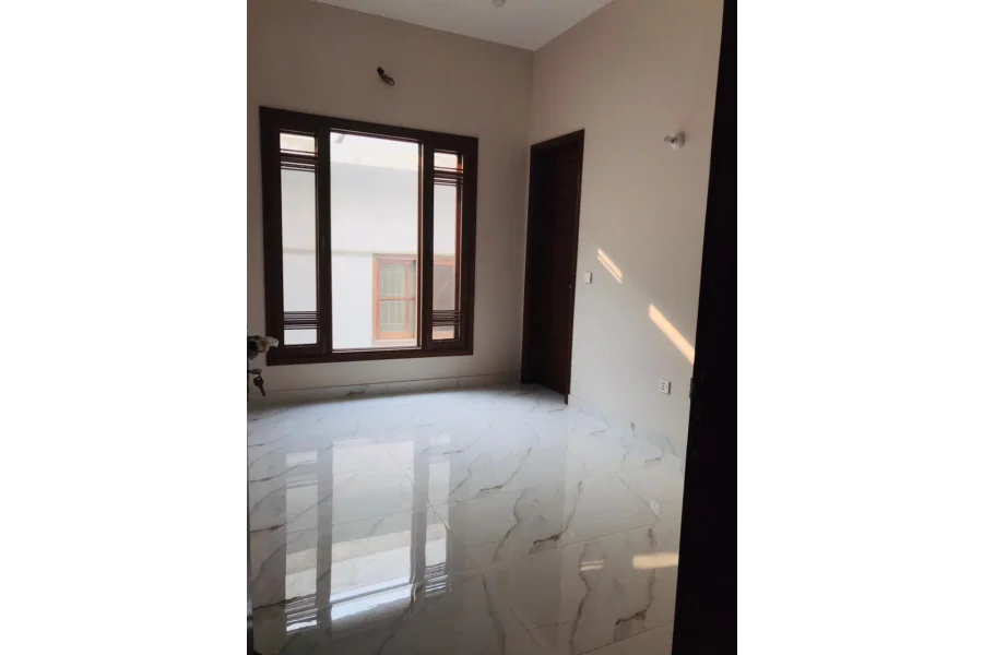 300 گز کا بالکل نیا بنگلہ برائے فروخت