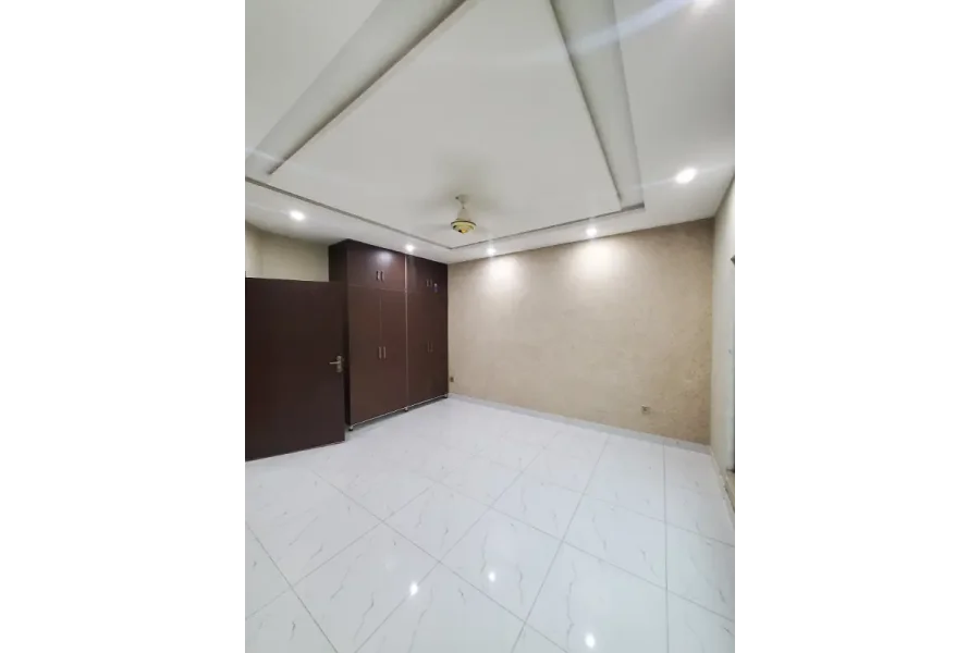 بہریا فیز 8 میں 5 مرلہ ڈبل یونٹ مکان برائے فروخت