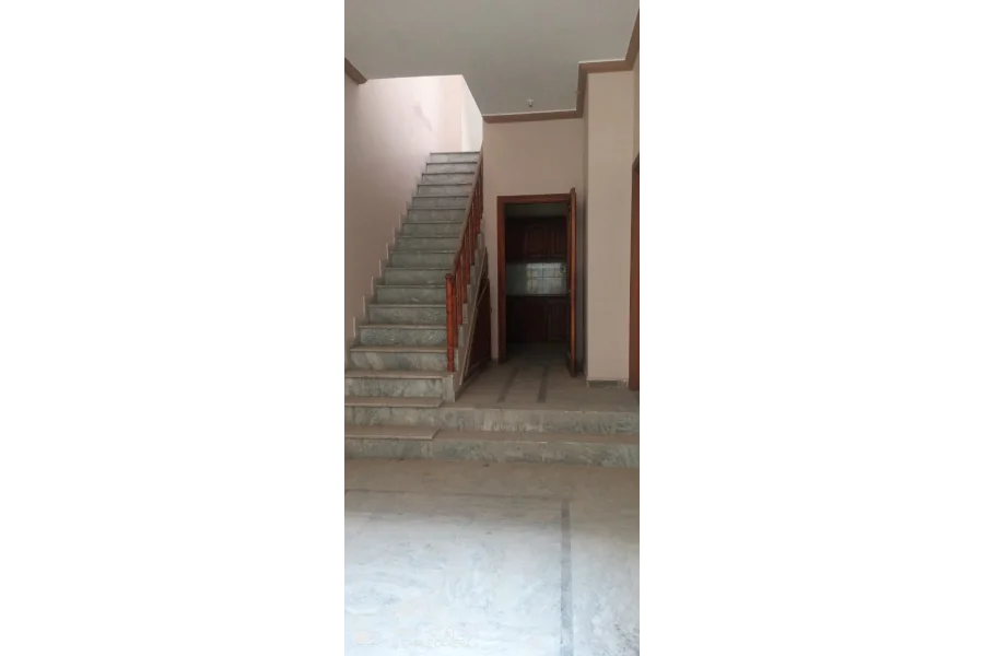 3 مرلہ مکان کرایہ پر دستیاب ہے۔