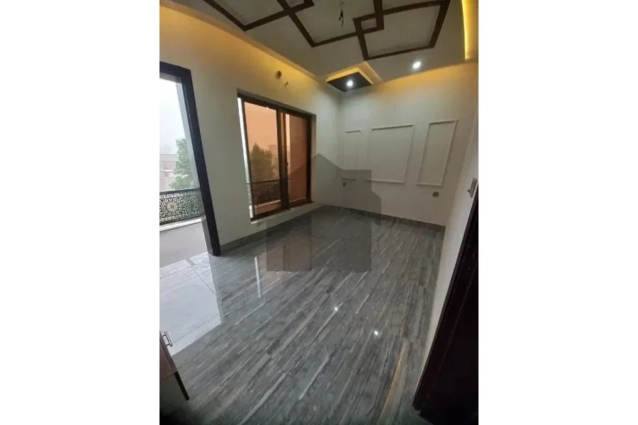 8 Marla Brand New House Available For Sale