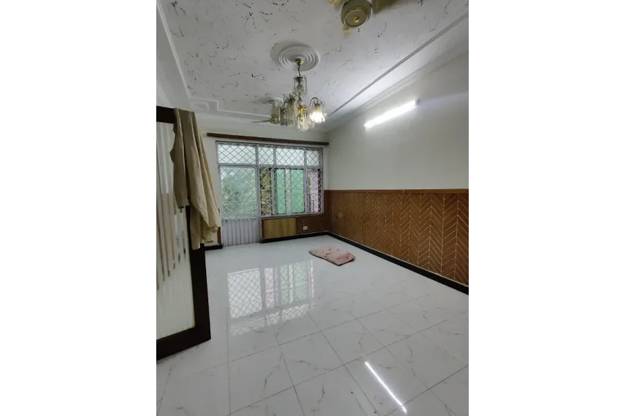 Flat For Sale in I9-0