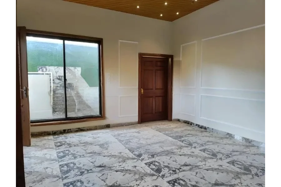 گلشن معمار - سیکٹر زیڈ میں پرائم لوکیشن ہاؤس برائے فروخت