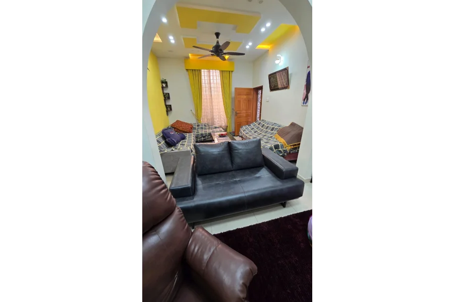 10 marla triple story house for sale