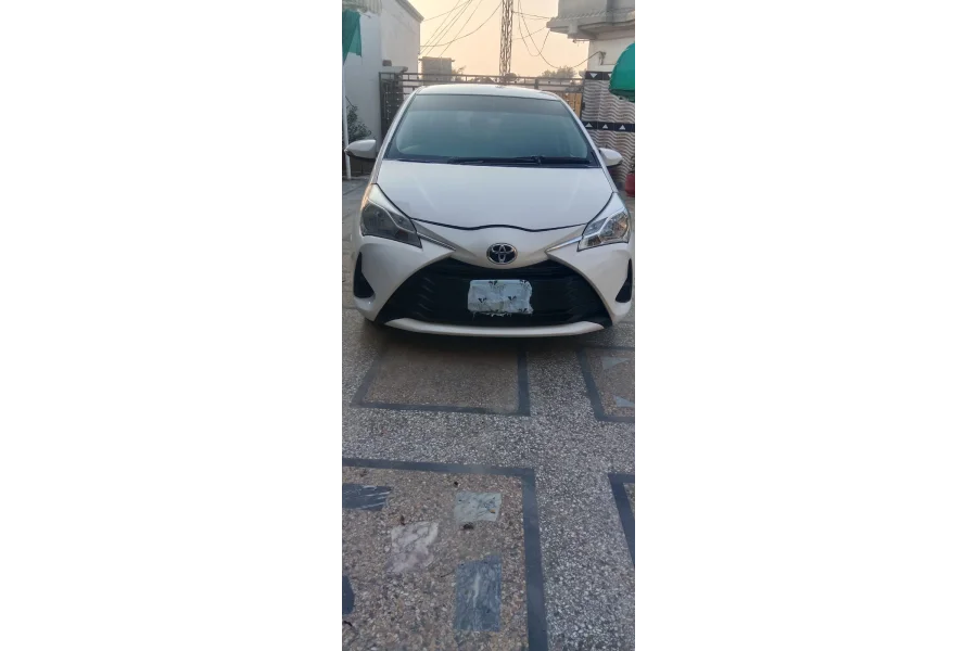Toyota vitz  Model 2021-0