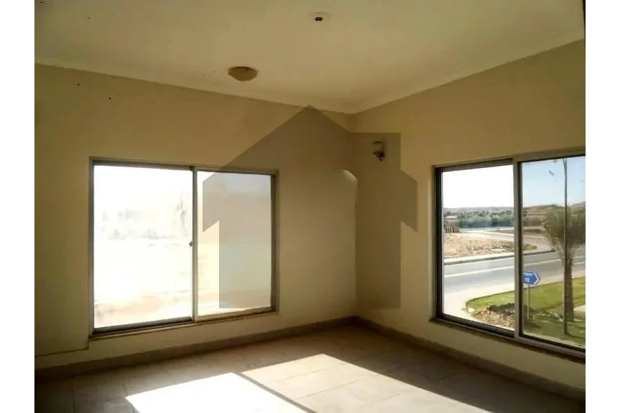 Quaid Villas 200sq Yard Close To Entrance Of BTK 3 Bed One Unit Villas