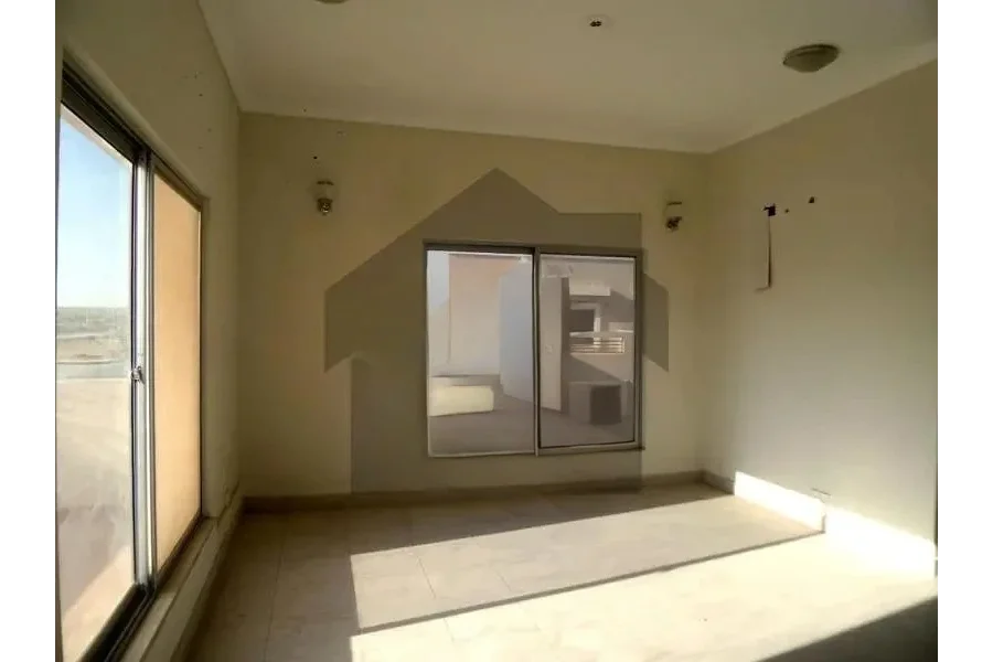Quaid Villas 200sq Yard Close To Entrance Of BTK 3 Bed One Unit Villas