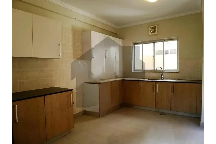 Quaid Villas 200sq Yard Close To Entrance Of BTK 3 Bed One Unit Villas