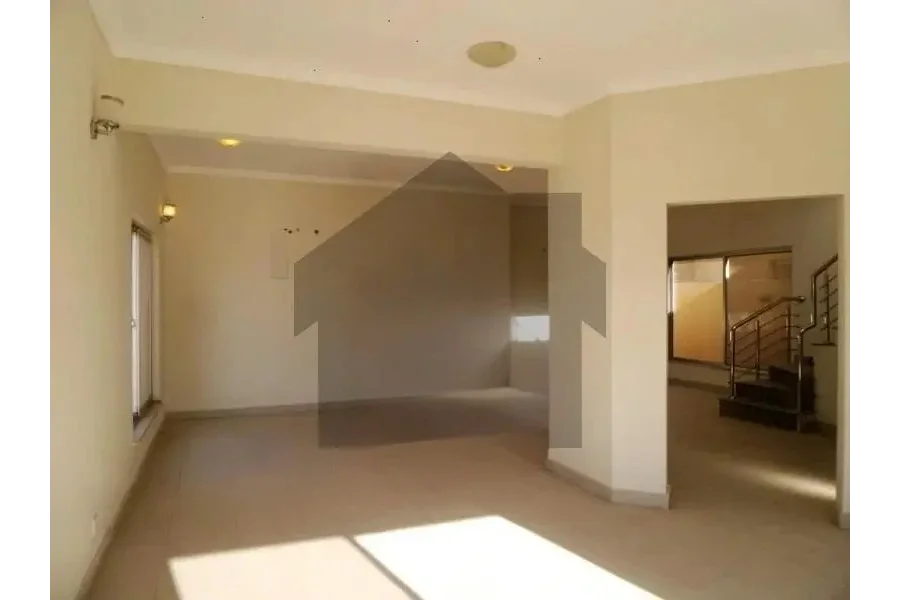 Quaid Villas 200sq Yard Close To Entrance Of BTK 3 Bed One Unit Villas