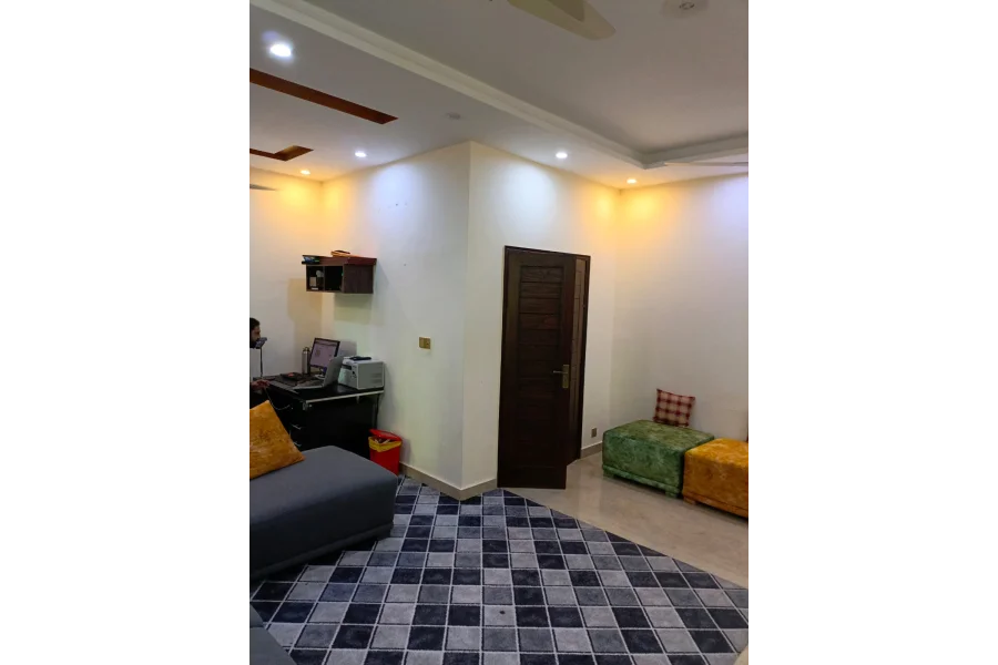 عسکری 10 میں مکمل طور پر تزئین و آرائش شدہ مکان برائے فروخت