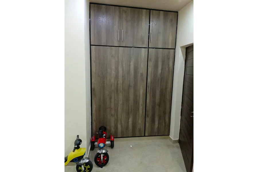 عسکری 10 میں مکمل طور پر تزئین و آرائش شدہ مکان برائے فروخت