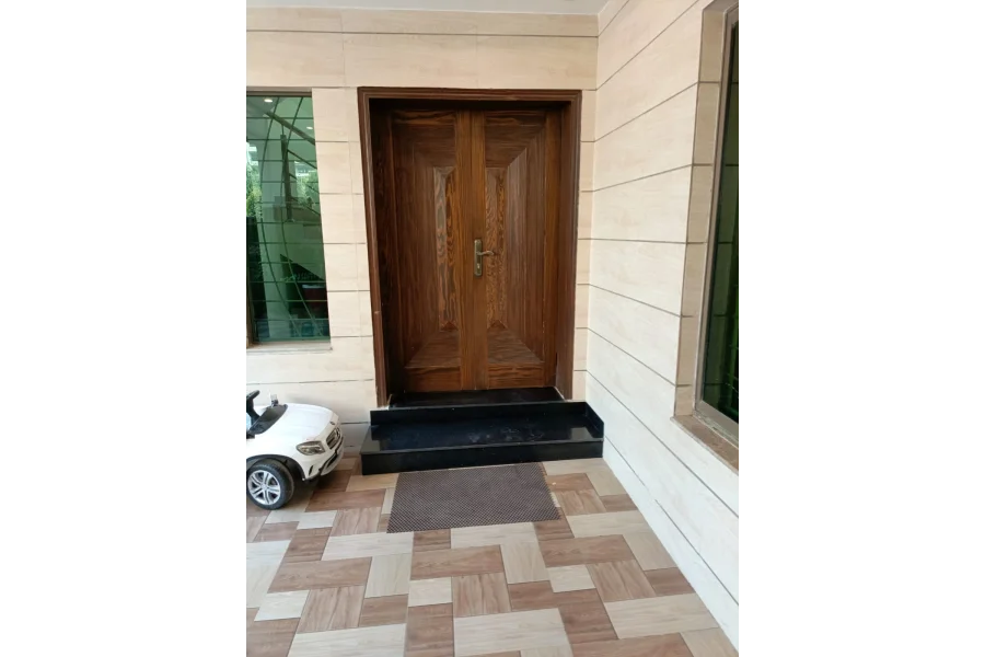 عسکری 10 میں مکمل طور پر تزئین و آرائش شدہ مکان برائے فروخت