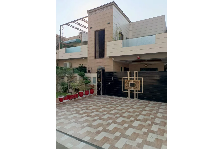 عسکری 10 میں مکمل طور پر تزئین و آرائش شدہ مکان برائے فروخت