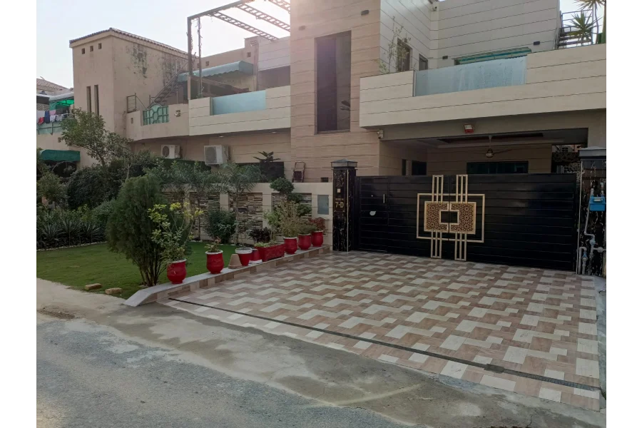 عسکری 10 میں مکمل طور پر تزئین و آرائش شدہ مکان برائے فروخت