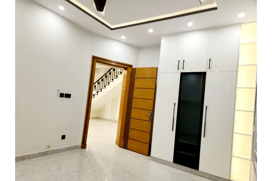 7marla Abubakar Block Double Unit House Available For Sale