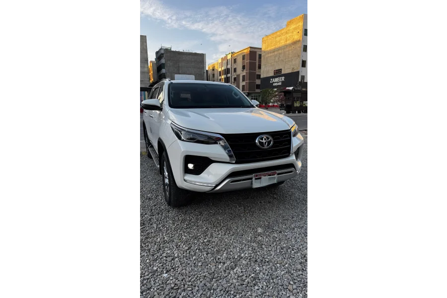 فارچیونر 2.7V کراچی میں برائے فروخت