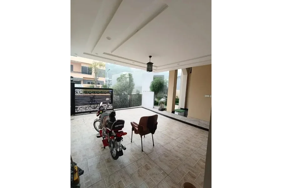 10 Marla Brand New Full Luxury House Available For Rent In Bahria Town