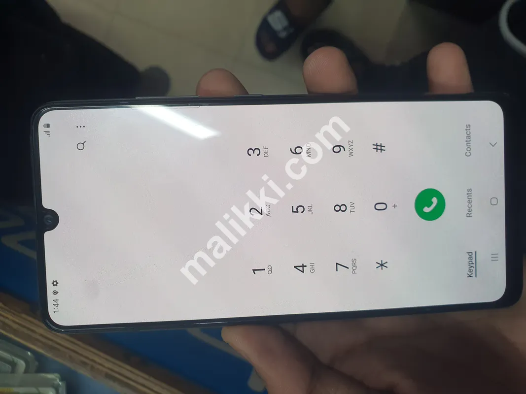 باکس کے ساتھ Samsung galaxy a32-0