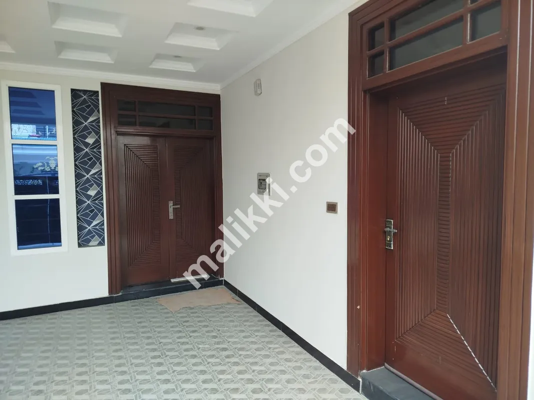 10 Marla Brand New House For Sale