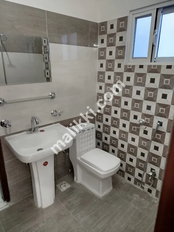 10 Marla Brand New House For Sale