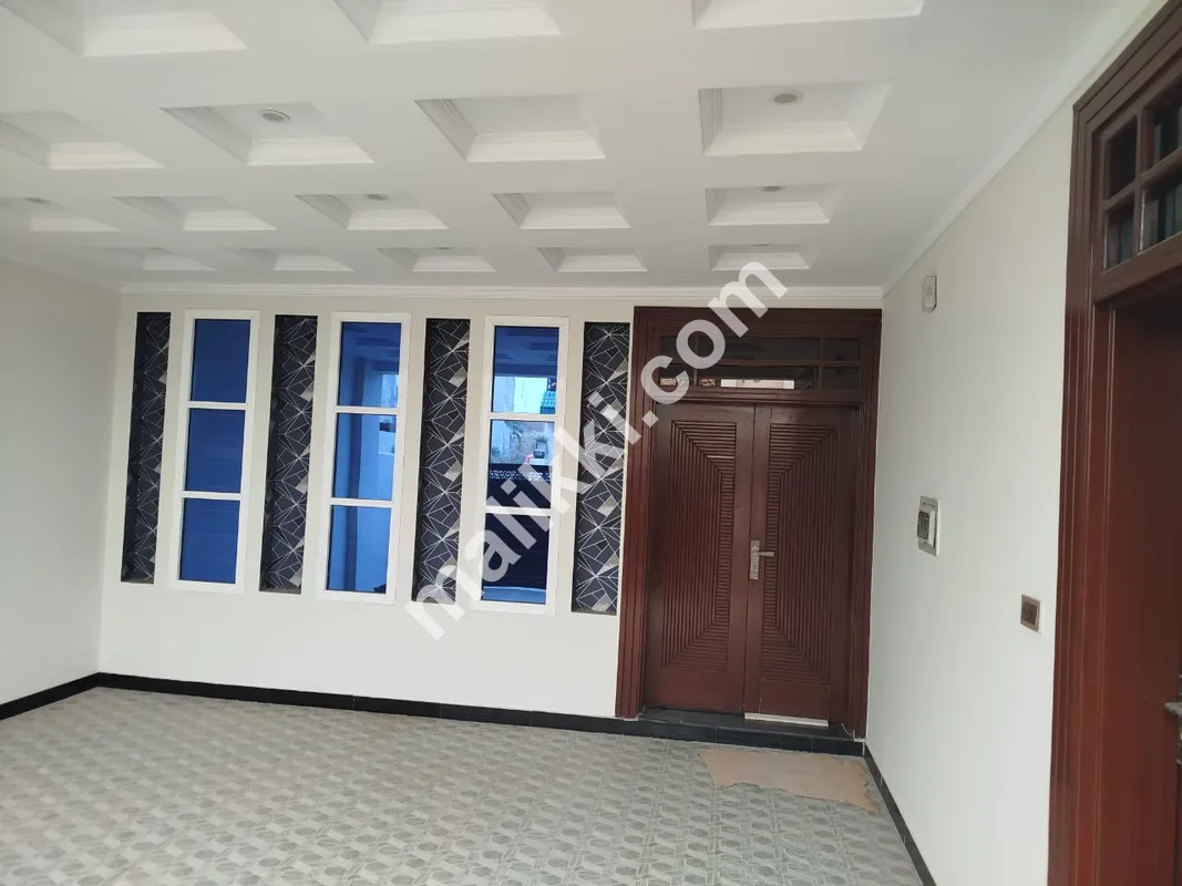 10 Marla Brand New House For Sale