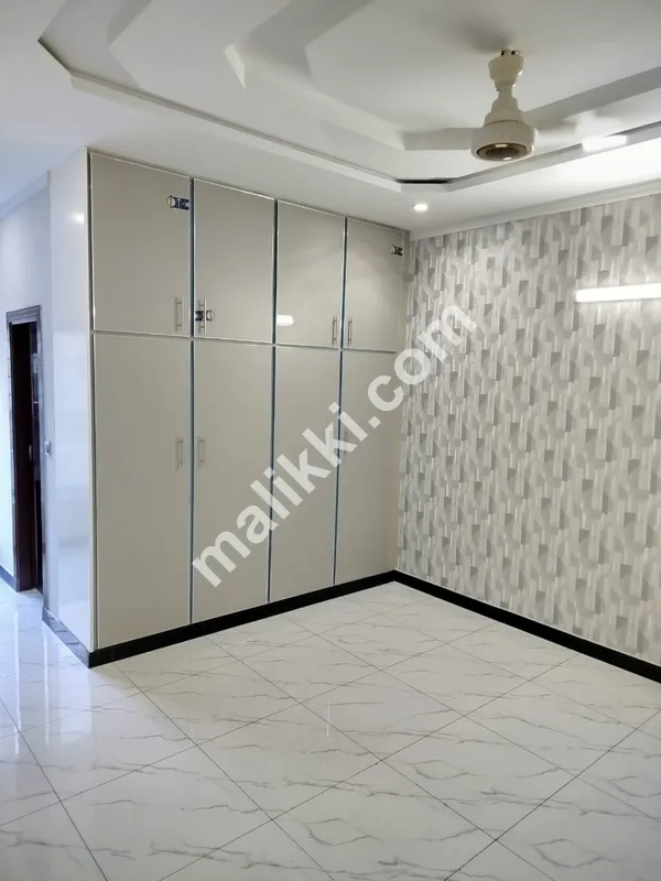 10 Marla Brand New House For Sale