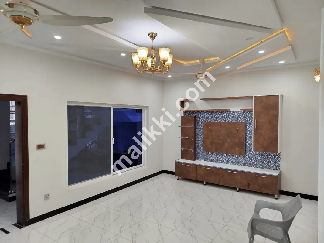 10 Marla Brand New House For Sale