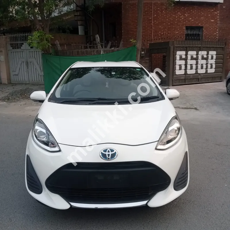 TOYOTA PRIUS 2020/24 ماڈل فروخت کے لیے دستیاب ہے