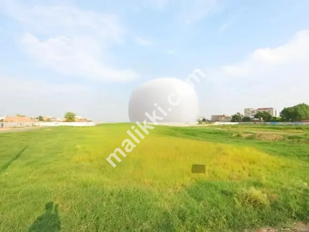 To sale You Can Find Spacious Prime Location Residential Plot In Central Park - Block C