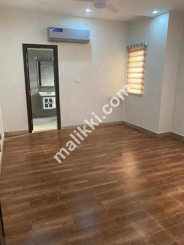 OWNER سے براہ راست !! سرمایہ کار کی شرح ڈیل! فرنشڈ 2 بیڈروم گلبرگ 3 بلیوارڈ نئی عمارت-0