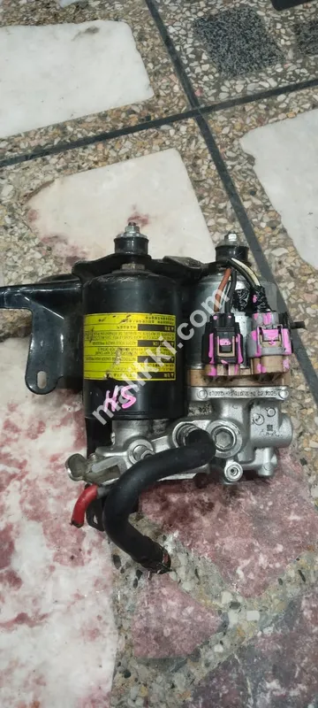 ہائبرڈ آٹو کیئر اور ہائبرڈ کار ایکسپرٹ سروس اور ABS، بیٹریاں دستیاب ہیں۔