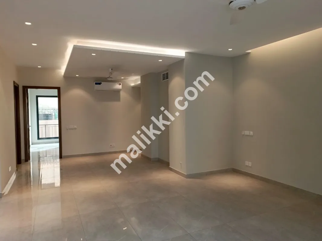 1000sqyd Fully Furnished House Available For Sale