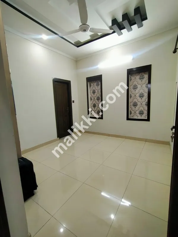 سوان گارڈن اسلام آباد ایچ بلاک میں 10 مرلہ مکان برائے فروخت۔