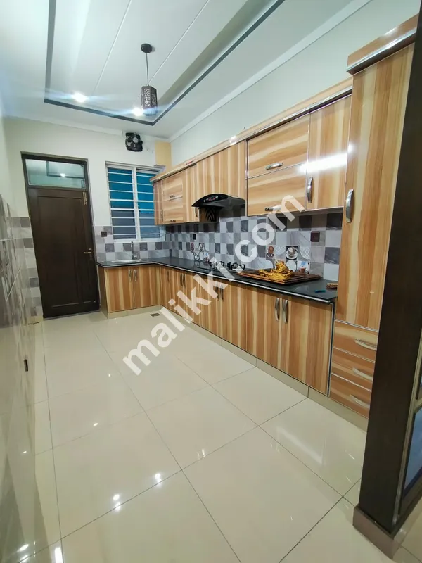 سوان گارڈن اسلام آباد ایچ بلاک میں 10 مرلہ مکان برائے فروخت۔-0