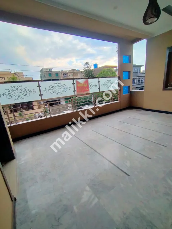 سوان گارڈن اسلام آباد ایچ بلاک میں 10 مرلہ مکان برائے فروخت۔