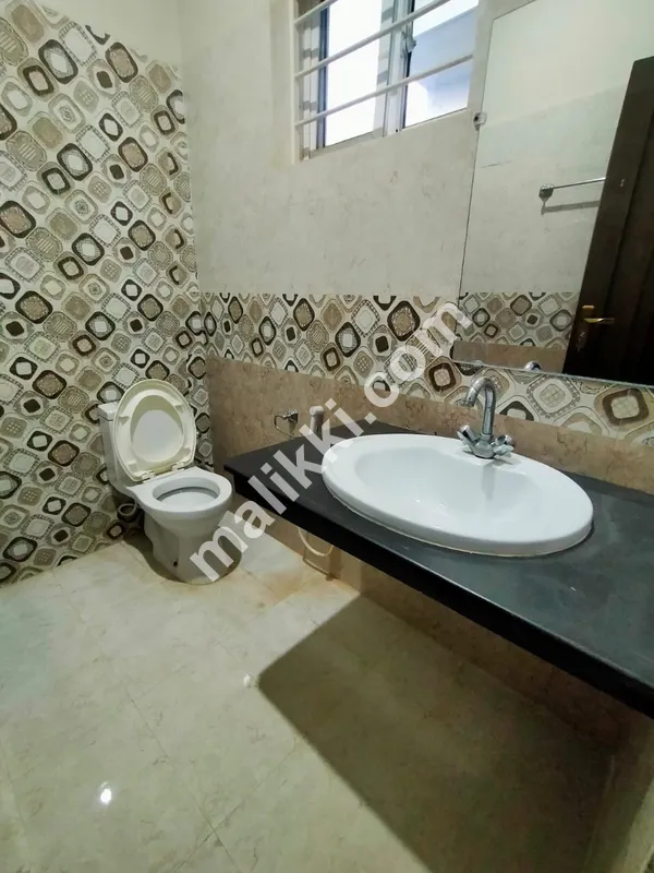 سوان گارڈن اسلام آباد ایچ بلاک میں 10 مرلہ مکان برائے فروخت۔