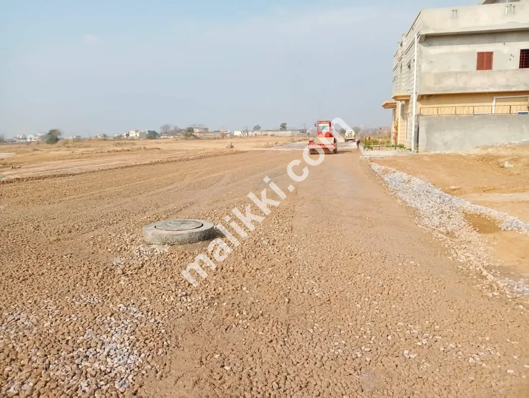 F17 میں پلاٹ | 1800 مربع فٹ