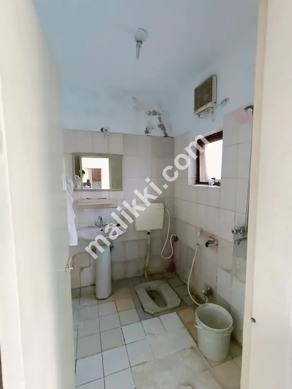 G-11/4 میں فلیٹ کرایہ پر دستیاب ہے۔