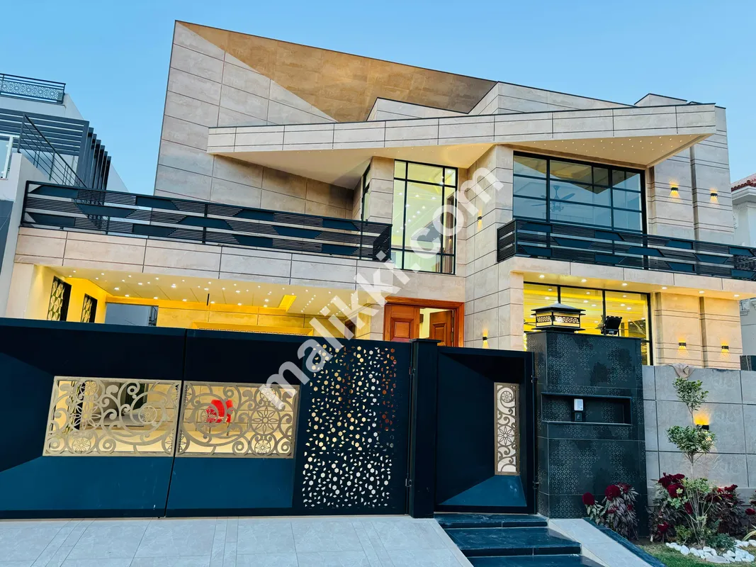 Royal Orchard 1 Kanal  House Available For Sale