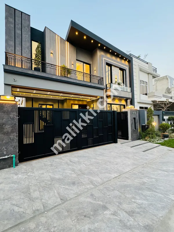 رائل آرچرڈ میں 10 مرلہ مکان برائے فروخت