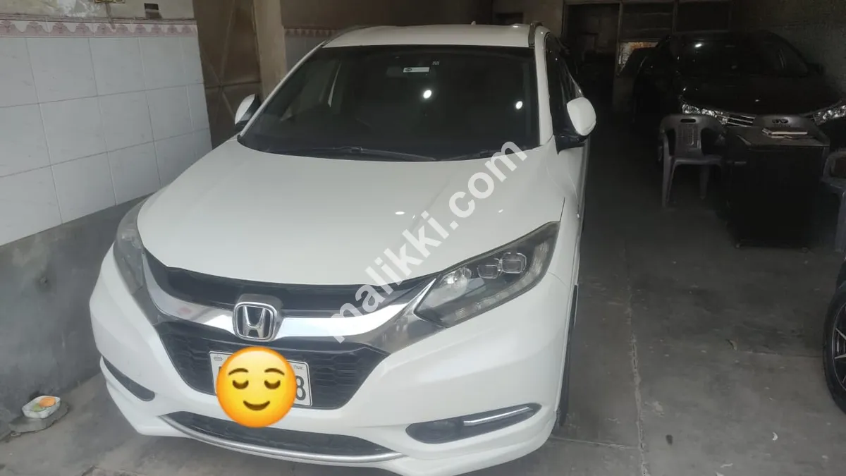 Honda vezel 15/18/21 available for sale