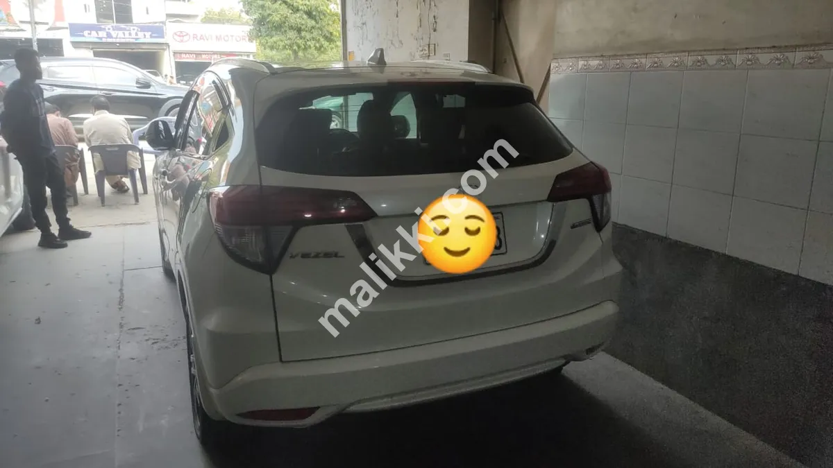 Honda vezel 15/18/21 available for sale