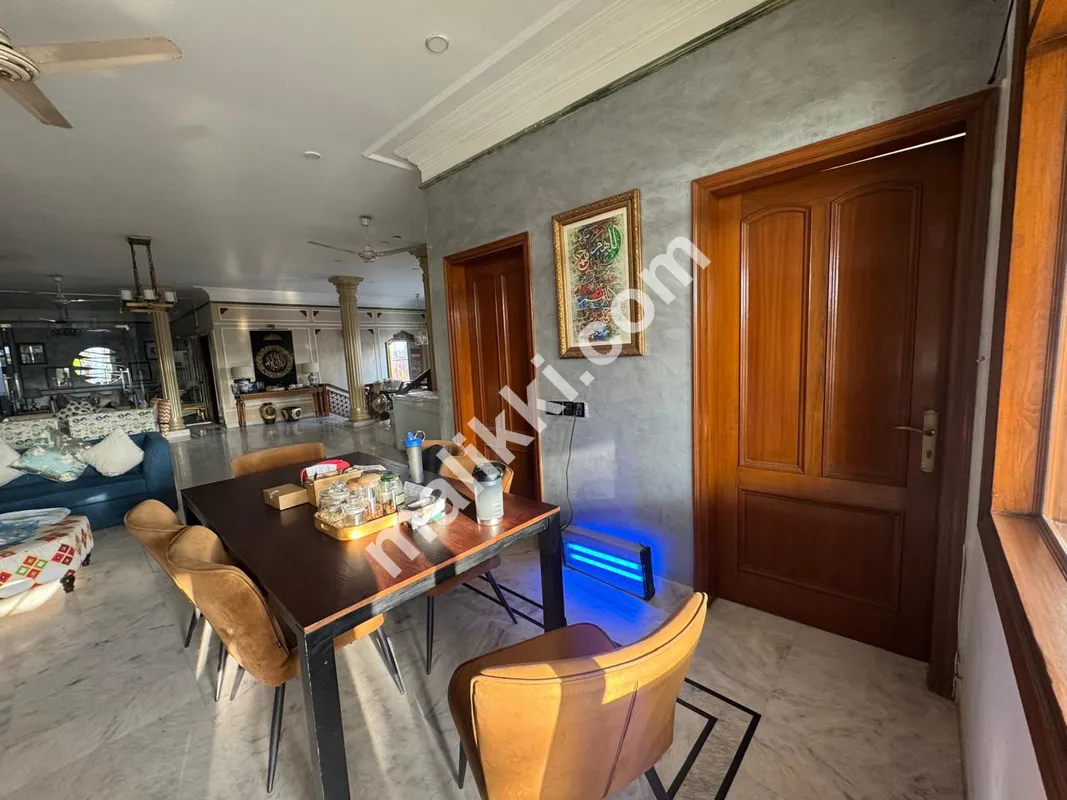 ڈی ایچ اے فیز 6 میں 1000 گز بنگلہ فروخت کے لیے دستیاب ہے۔ 