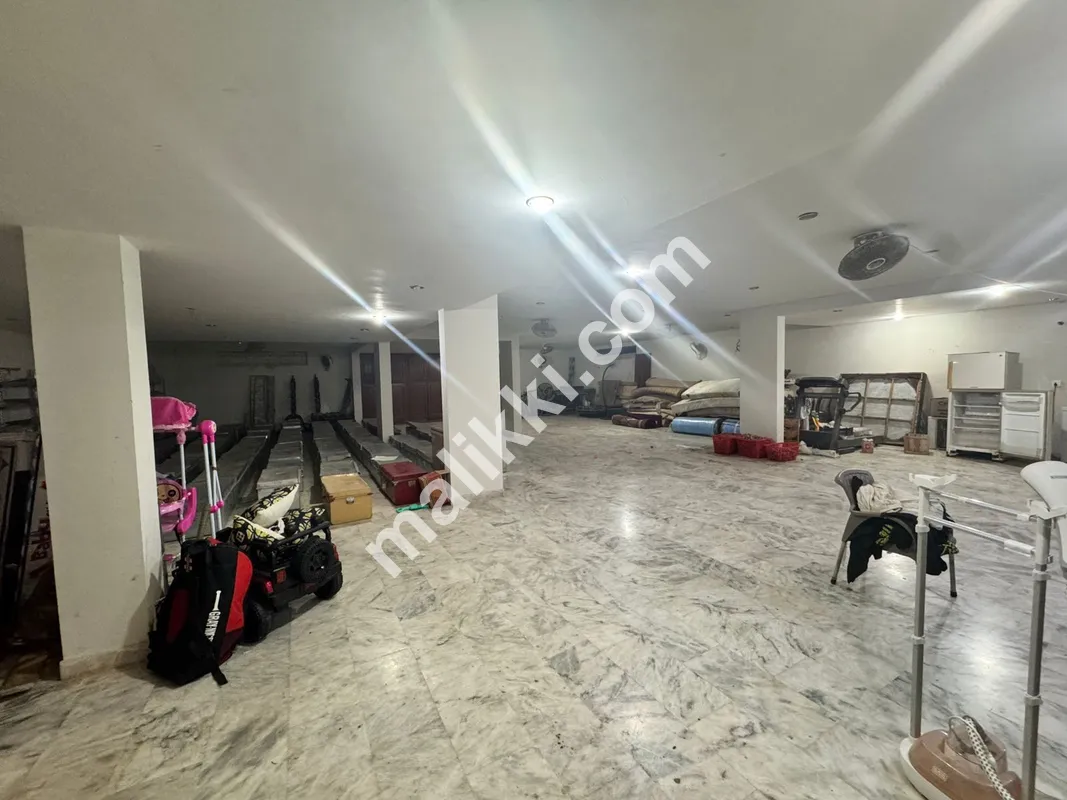 ڈی ایچ اے فیز 6 میں 1000 گز بنگلہ فروخت کے لیے دستیاب ہے۔ 