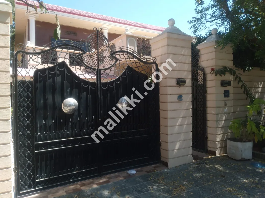 خیابان توحید، ڈی ایچ اے فیز 5، کراچی میں بنگلہ برائے فروخت