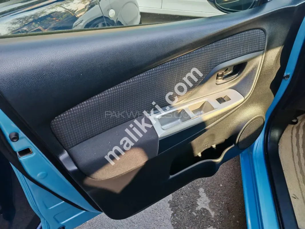 Toyota Vitz F 1.0 2014