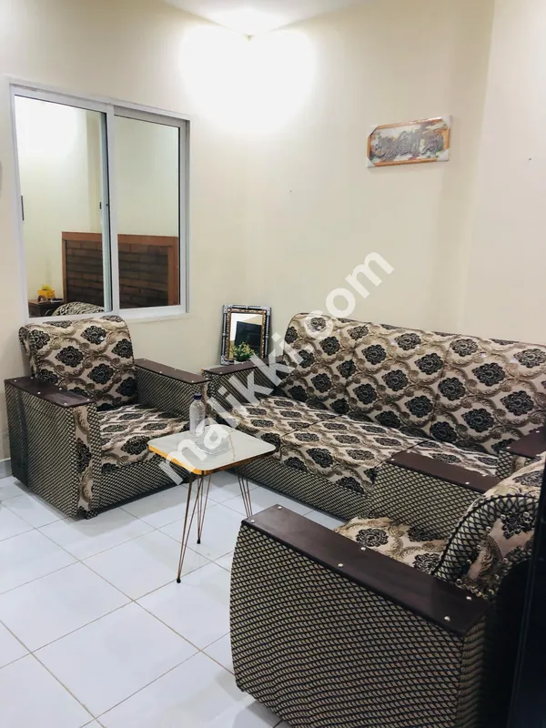 E-11/4 مکمل فرنشڈ فلیٹ کرایہ پر دستیاب ہے۔-0