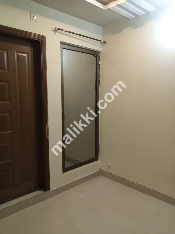 E-11/2 فلیٹ برائے فروخت 