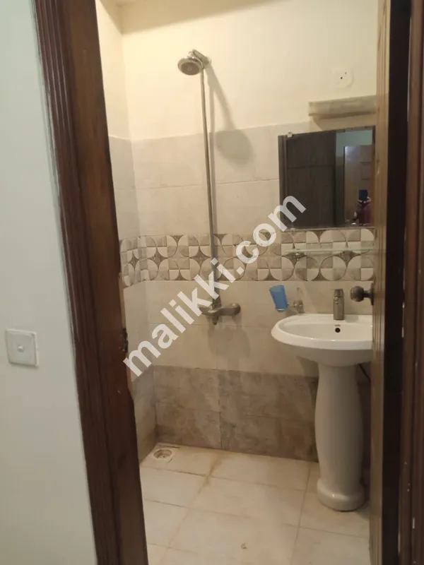 E-11/2 فلیٹ برائے فروخت 