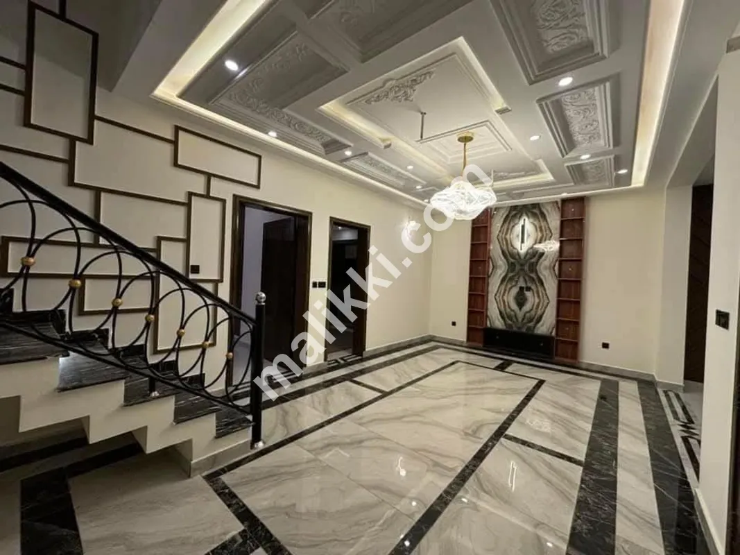 بنچ ولاز میں 05 مرلہ مکان برائے فروخت