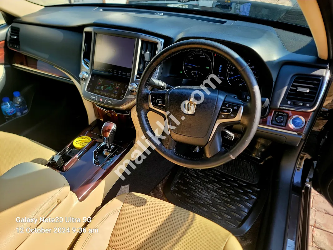 ٹویوٹا کراؤن 2.5 رائل سیلون جی ہائبرڈ